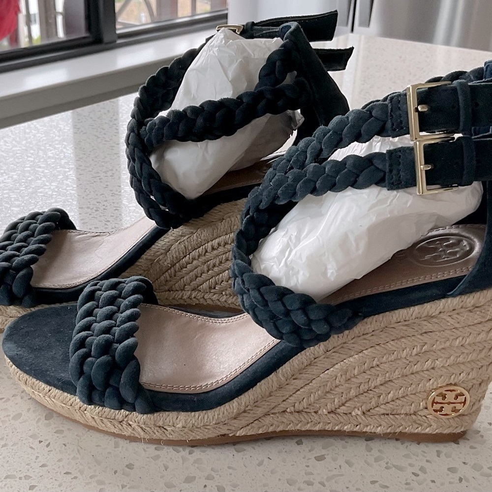 BRAND NEW TORY BURCH NAVY BLUE WEDGE SUEDE SANDAL US SIZE 7.5 GORGEOUS!